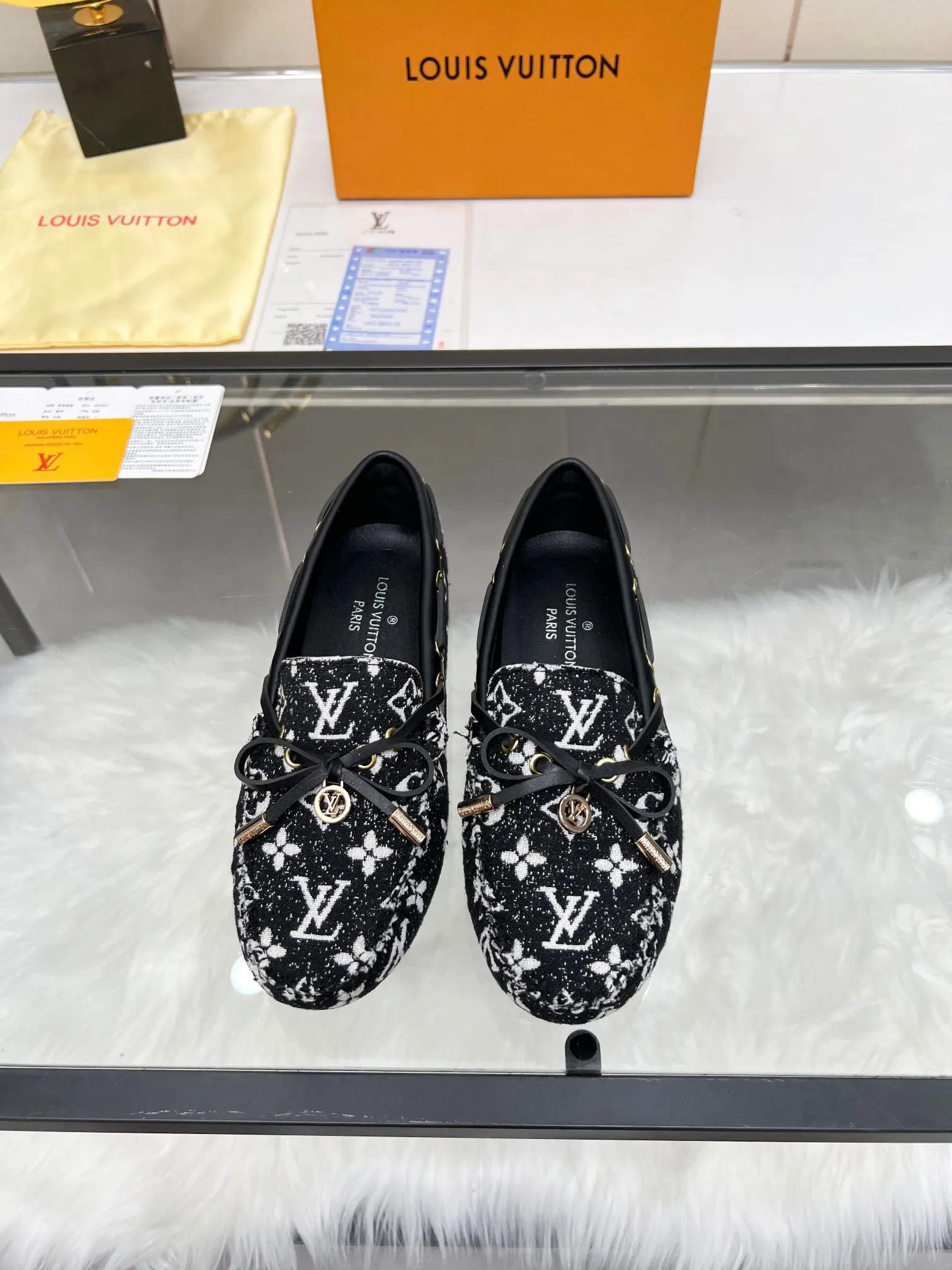 👟👟Ex-factory price 420👟👟 Lvui...Vuitt* on/】...Top purchasing agent, high version, counter 2023 spring, summer and autumn new color beanie shoes, imported fabrics, buckle bows, classic popular shoes. Lining: Sheepskin lining Color: Presbyopia Xingli Women's model: 35-42 standard size.